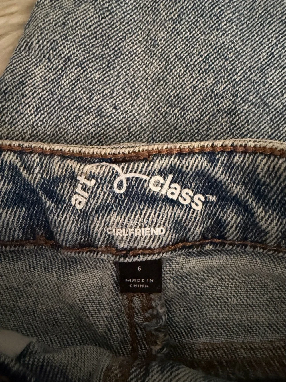 Art Class Light Wash High-Rise Jeans